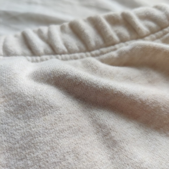 Aritzia TNA Cozy Fleece Perfect Hi-Rise 3" Sweatshort in Heather cloud white - Picture 7 of 11